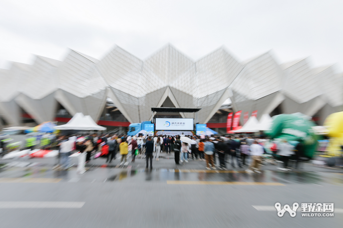 环青赛S1：雨战乱中取胜 李宁之星车队双衫加身