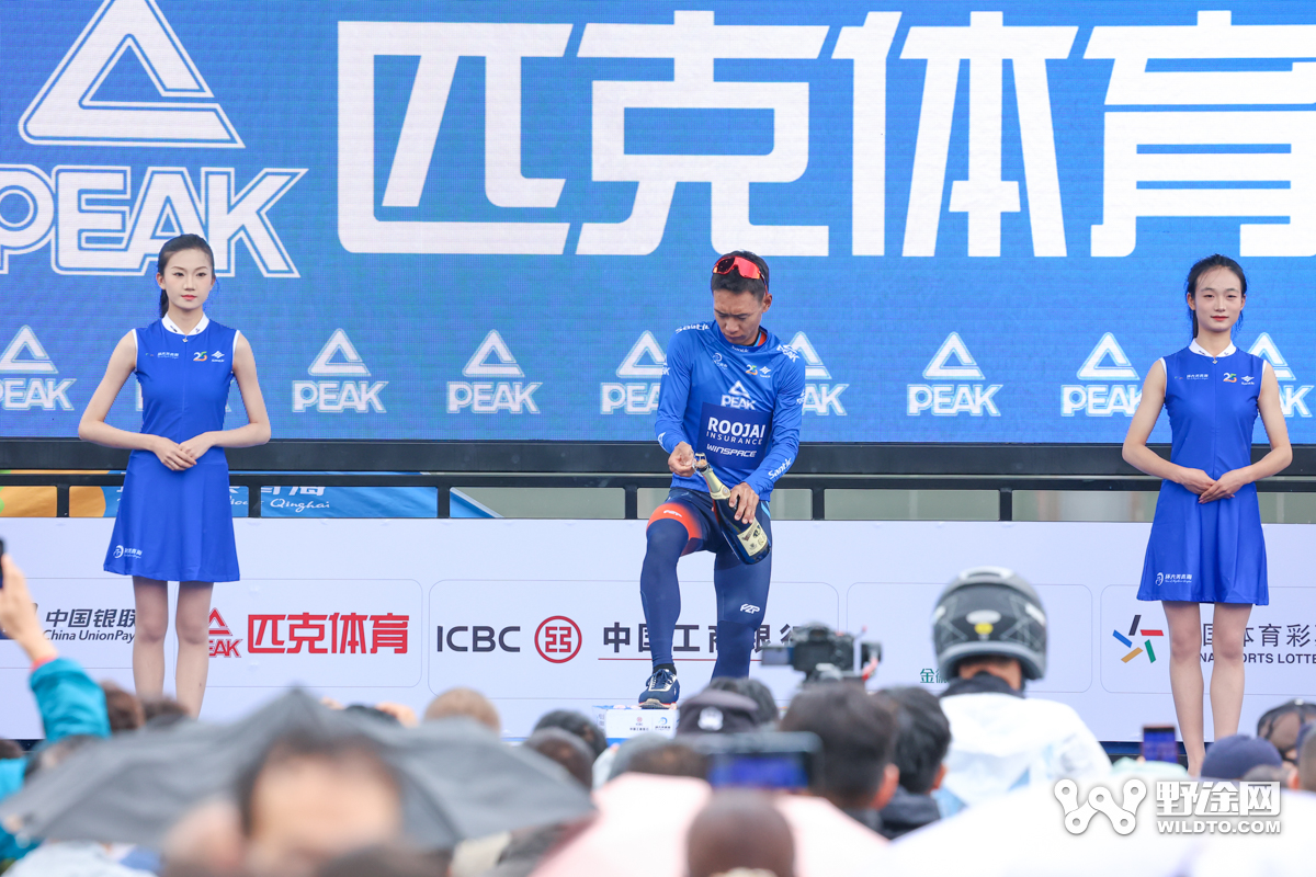 环青赛S1：雨战乱中取胜 李宁之星车队双衫加身