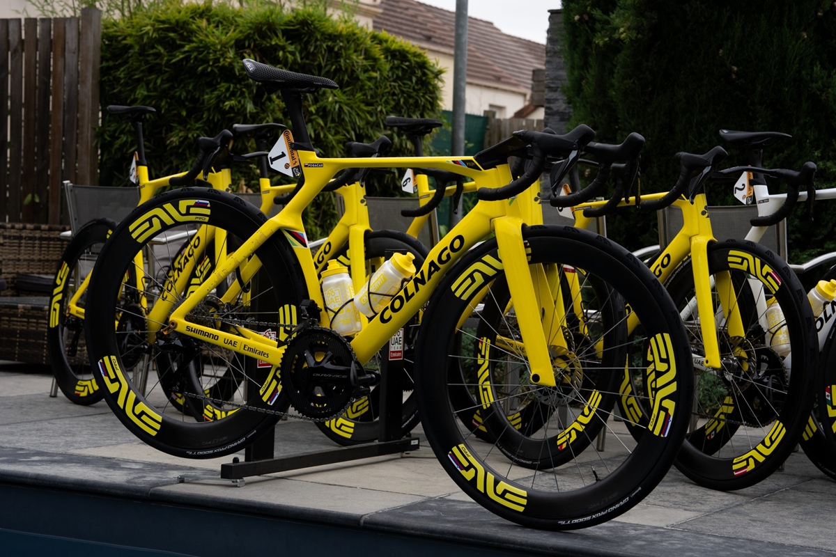 致敬五冠殊荣 COLNAGO 为 UAE 车队全员定制专属战车