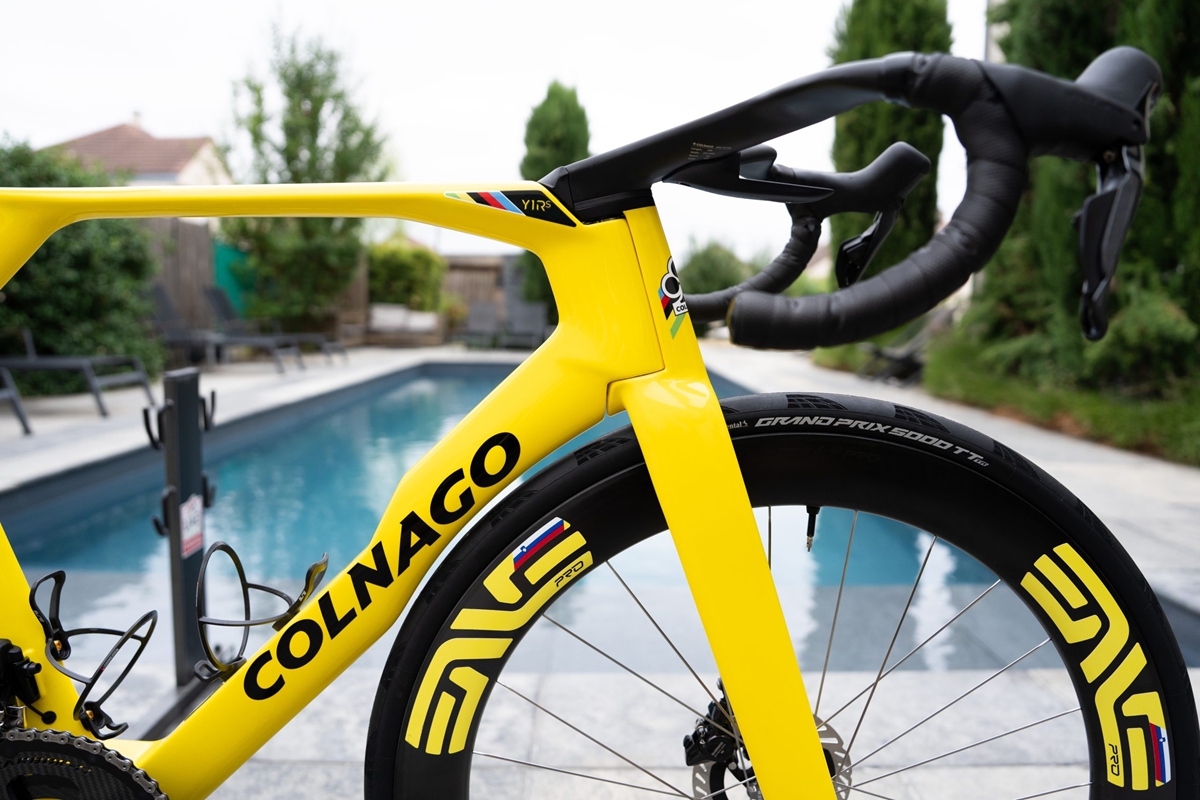 致敬五冠殊荣 COLNAGO 为 UAE 车队全员定制专属战车
