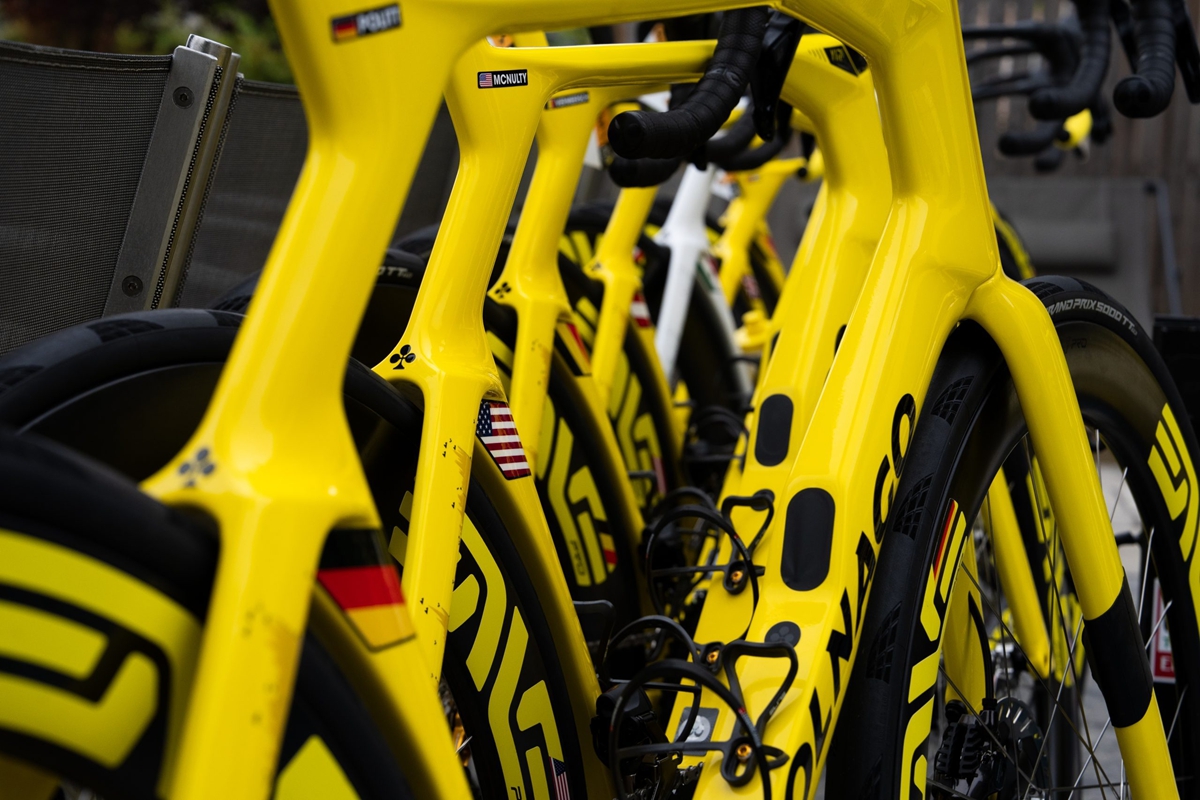 致敬五冠殊荣 COLNAGO 为 UAE 车队全员定制专属战车