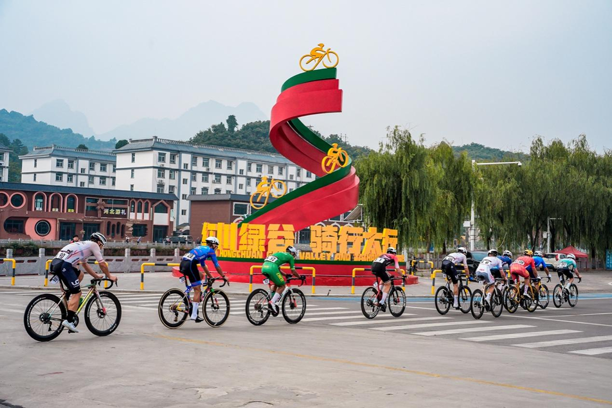 君乐宝2026公路车公开赛（邢台站）圆满落幕 1800余名车手竞速“太行泉城1号风景赛道”