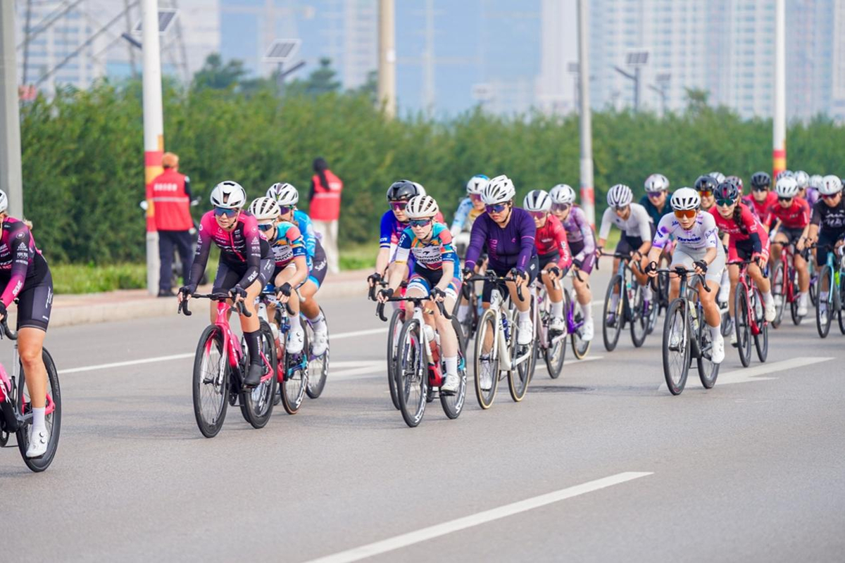 君乐宝2026公路车公开赛（邢台站）圆满落幕 1800余名车手竞速“太行泉城1号风景赛道”