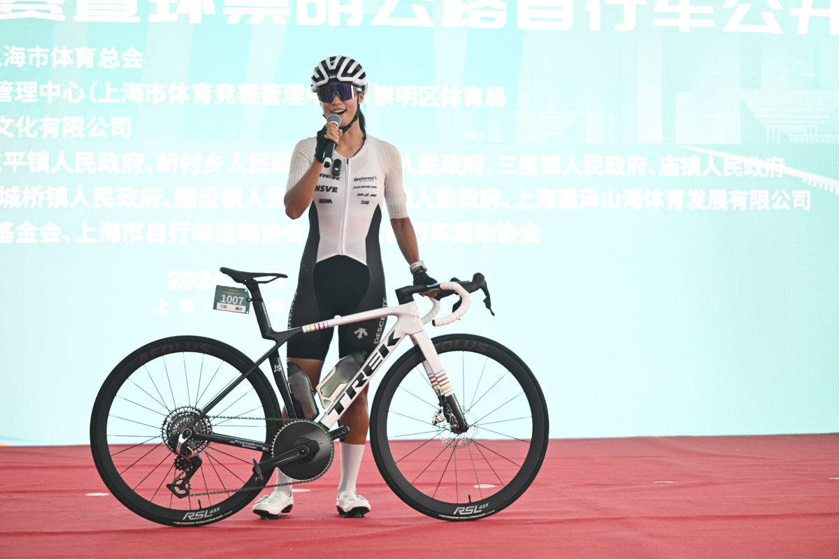 荣耀加冕 | Trek首度为中国车手打造彩虹冠军涂装Madone