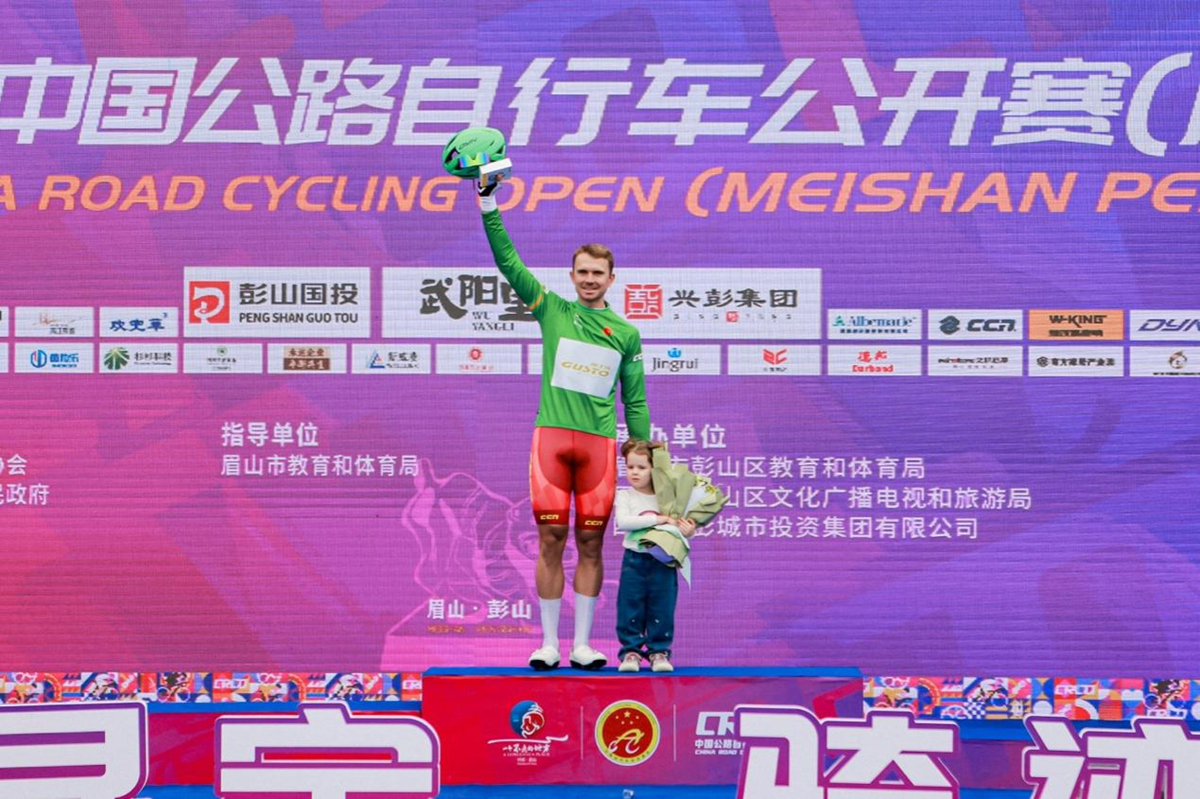 千骑逐风岷江畔 寿乡彭山谱新篇！武阳里2026中国公路自行车公开赛（眉山彭山站）热力启幕