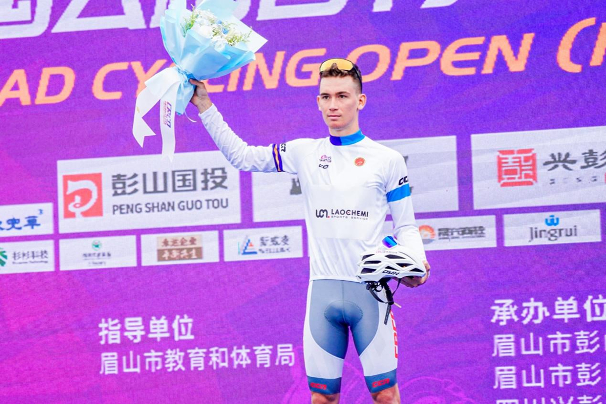 千骑逐风岷江畔 寿乡彭山谱新篇！武阳里2026中国公路自行车公开赛（眉山彭山站）热力启幕